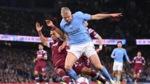 مانشستر سيتي يحقق فوزًا كبيرًا على وست هام 4-1 في الدوري الإنجليزي الممتاز، بفضل تألق إرلينغ هالاند وسافينيو، ليواصل انتفاضته بأول انتصارين متتاليين منذ أكتوبر.