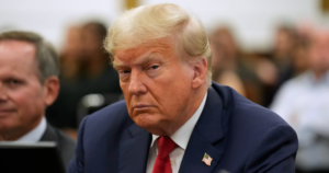 ترامب يلوّح بضرائب على النفط الكندي والمكسيكي ويؤكد فرض رسوم جمركية