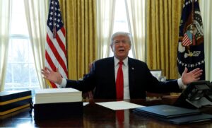 من الإدانة إلى الرئاسة: ترامب يغير معايير البيت الأبيض.