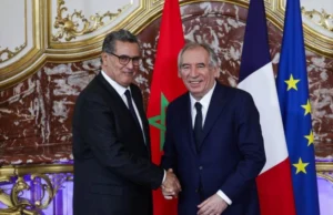 الوزير الأول الفرنسي، فرانسوا بايرو، و رئيس الحكومة المغربية عزيز أخنوش في باريس