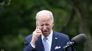 بايدن يغادر من الباب الخلفي