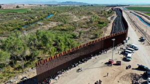 وزير الدفاع الأميركي يزور الحدود مع المكسيك