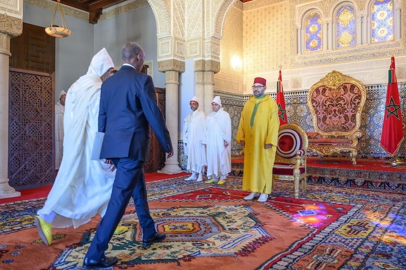 الملك محمد السادس خلال استقباله للولاة والعمال الجدد المعينين بالإدارة الترابية والمركزية في حفل رسمي بالقصر الملكي
