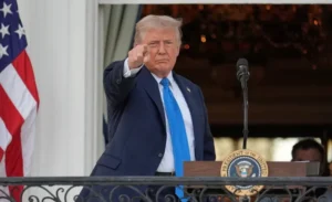 ترامب يوقع قرارا يمنع دخول رعايا 12 دولة للولايات المتحدة