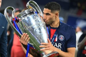 أشرف حكيمي يتوج موسمه الاستثنائي بلقب دوري أبطال أوروبا مع باريس سان جرمان