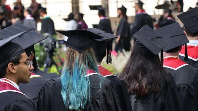 تراجع حاد في عدد تأشيرات الدراسة للهنود في الجامعات الأميركية