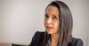 مكانة الفرنسية المغربية نعيمة موشتو في السياسة الفرنسية