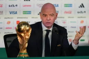 رئيس الفيفا إنفانتينو في عين العاصفة